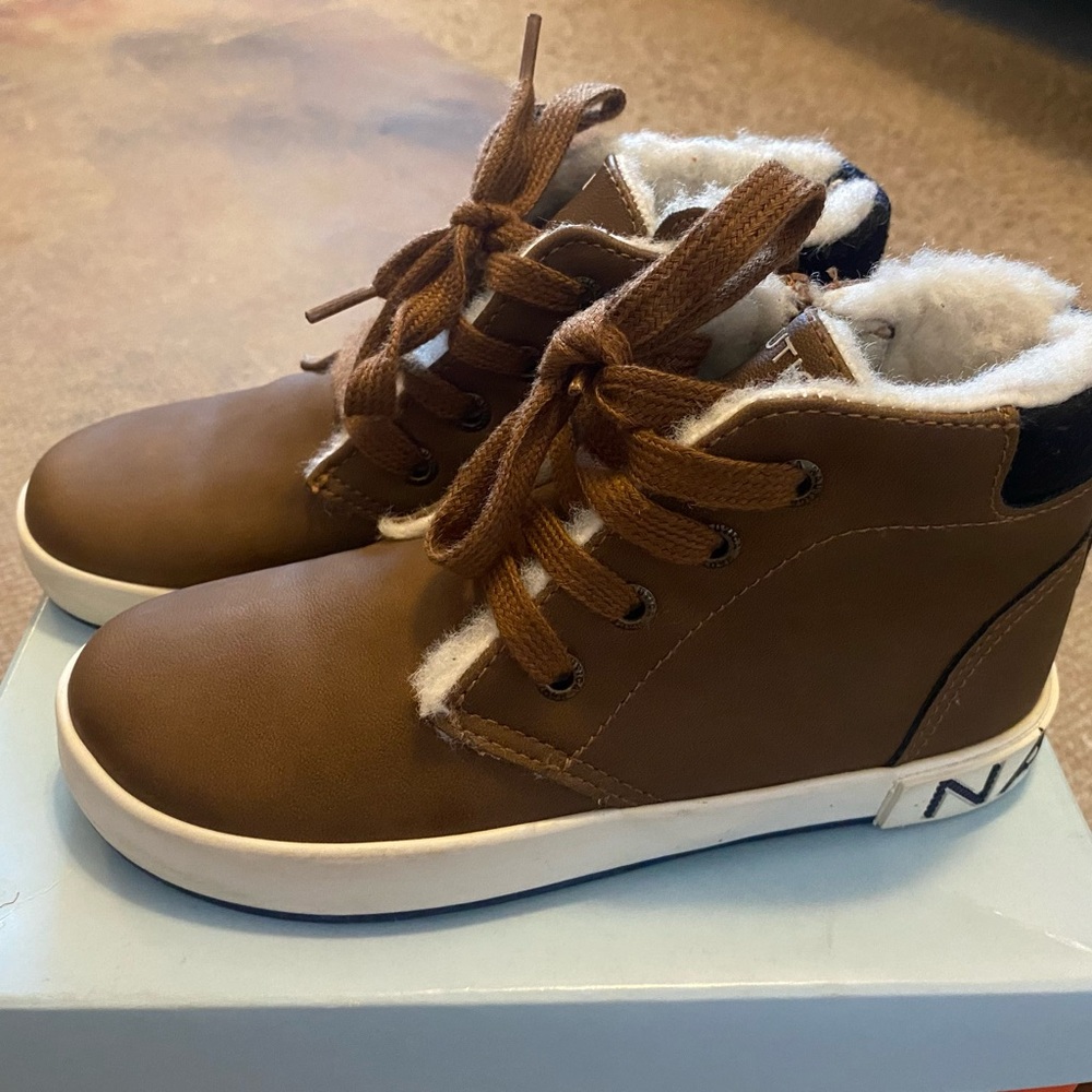 Boys shoes